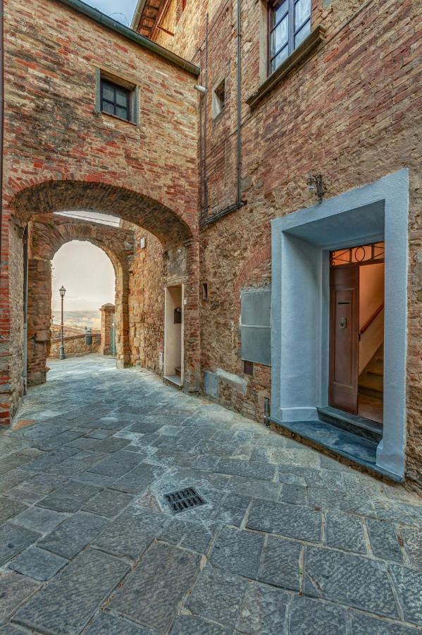 La Rocca Aparthotel Gambassi Terme Exterior foto